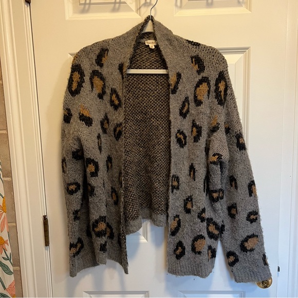 Gray Leopard Print Cozy Sweater size S/M - Picture 1 of 6